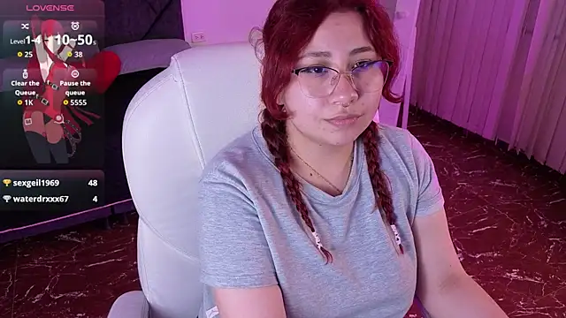 littlee_red's Live Chat Room