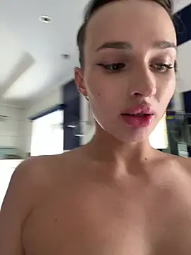 LillyNatty18 Adlı Modelin Canlı Sohbet Odası