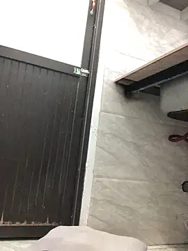 Writhing_First Live Chatraum