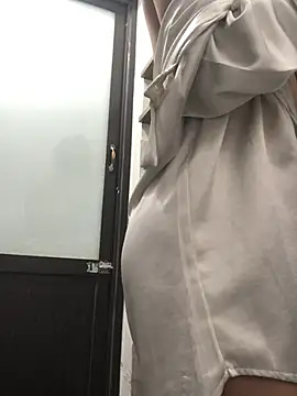 Writhing_First Live Chatraum