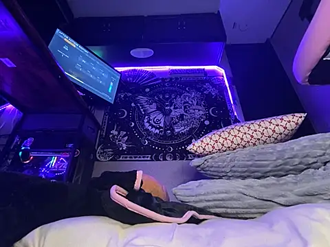 Lilactease Adlı Modelin Canlı Sohbet Odası