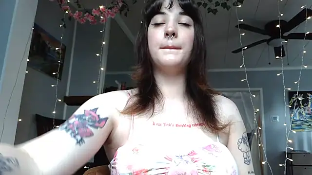 Trickylucy555 – Kamerová šou