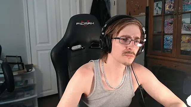 CasuallyCorrupt's Live Chat Room