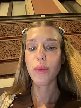 kira_mia live sex-cam show