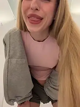 kira_mia's Live Sex Cam Show