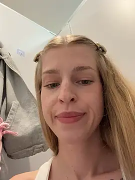 kira_mia – live chatrum