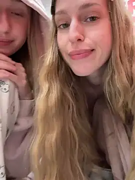 kira_mia's Live Chat Room