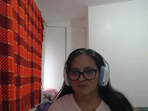 Chat soba uživo modela Kinkybela2025