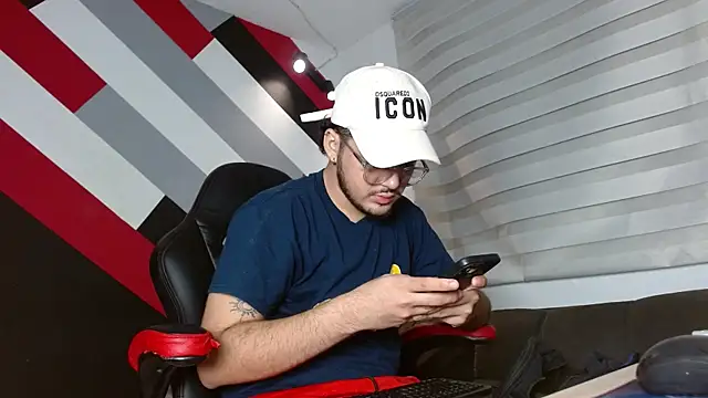 Zac_Golden's Live Chat Room