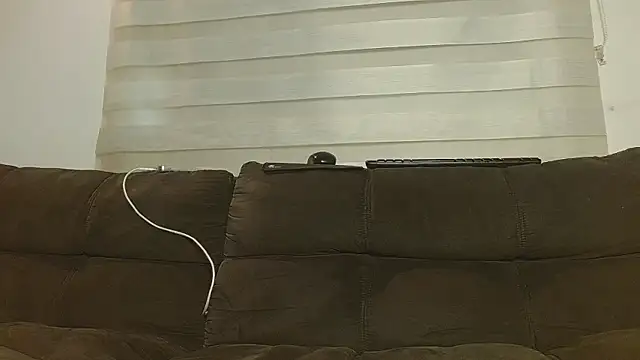 Zac_Golden's Live Chat Room