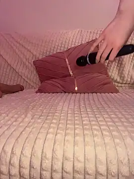 HugeBoobsAlice Live Chatrum