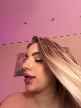 HugeBoobsAlice live-chat rom