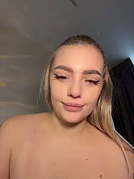 HugeBoobsAlice Шоу с уебкамера