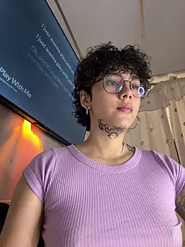 Abby_Evanns1 Adlı Modelin Canlı Sohbet Odası
