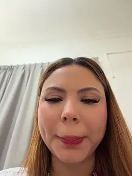 חדר צ'אט בשידור חי של Beella1_