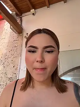 Beella1_'s Live Chat Room