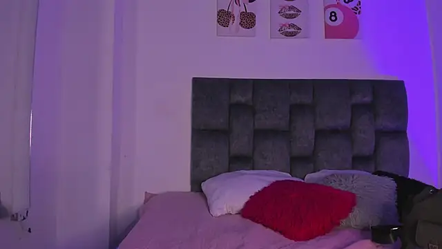 kittymonroe1's Live Chat Room