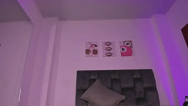 kittymonroe1 Adlı Modelin Canlı Sohbet Odası