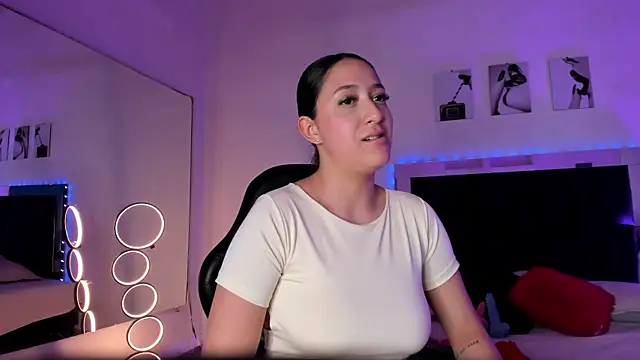 חדר צ'אט בשידור חי של kittymonroe1