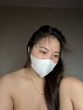 helo-kitty Adlı Modelin Canlı Sohbet Odası