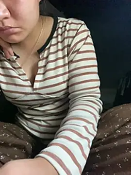 kimyonon Adlı Modelin Canlı Sohbet Odası