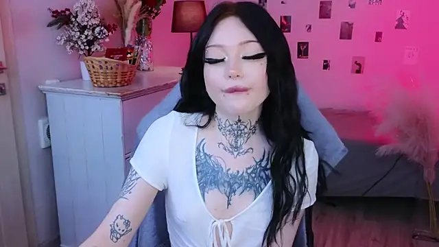 Emma_Kirks Adlı Modelin Canlı Sohbet Odası