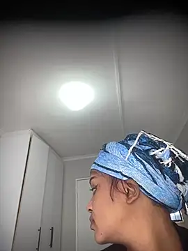 Amberr_Roose Adlı Modelin Canlı Sohbet Odası
