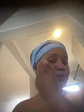 חדר צ'אט בשידור חי של Amberr_Roose
