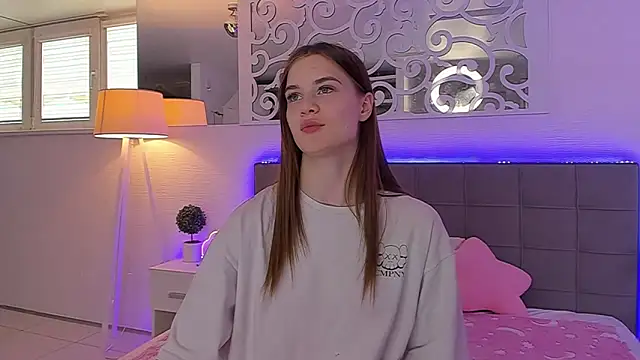 LuisaClover Adlı Modelin Canlı Sohbet Odası