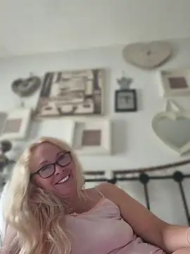 Pokój czatu na żywo – Ashti_Grace