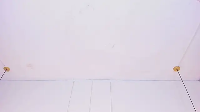 חדר צ'אט בשידור חי של NahimiThompson
