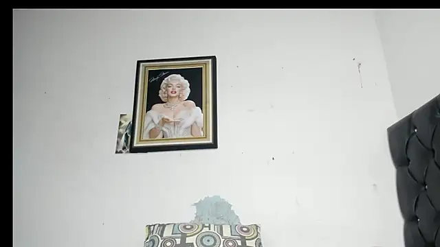 חדר צ'אט בשידור חי של alahia66