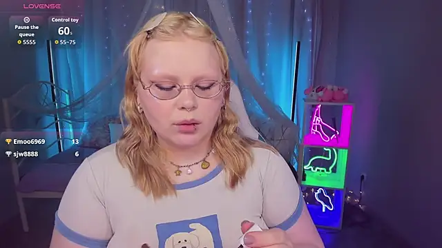 חדר צ'אט בשידור חי של LottieReed