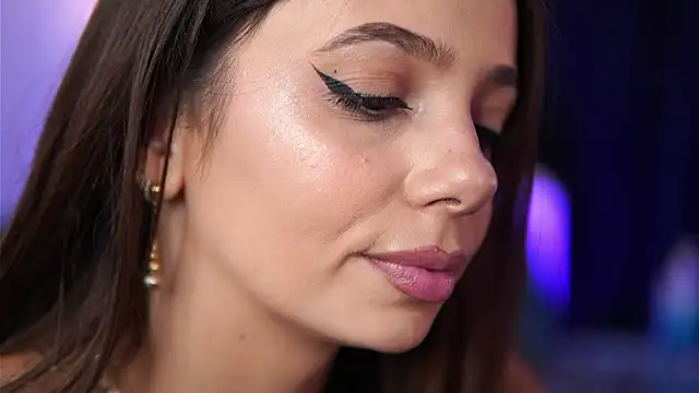 Živá chatovací místnost Aisha_Bee