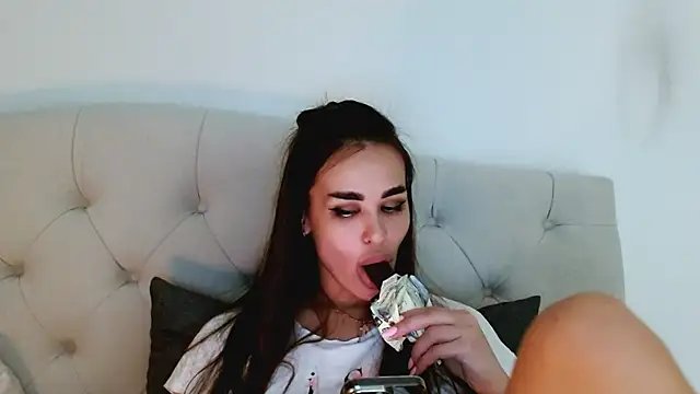 velvetveyraX Adlı Modelin Canlı Sohbet Odası