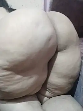 Mama_Queeen élő chatszobája