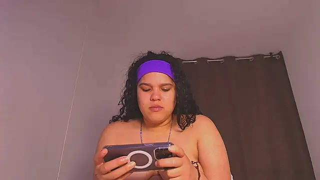 חדר צ'אט בשידור חי של Kesha_rosse_