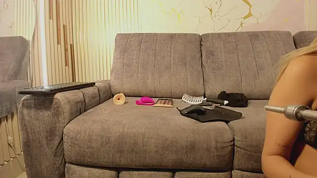 NhoanBrunette live-chat rom