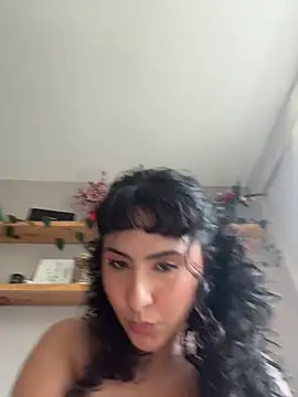 SugarTroubl33 Adlı Modelin Canlı Sohbet Odası