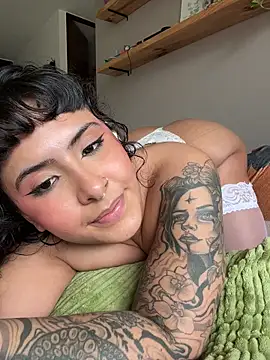 SugarTroubl33 élő chatszobája