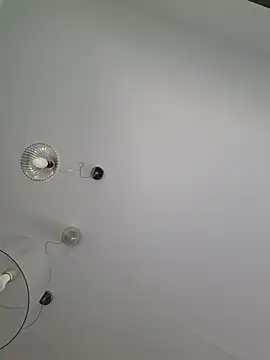 Piediniecollant Adlı Modelin Canlı Sohbet Odası