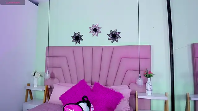 Kim_Luna1 Adlı Modelin Canlı Sohbet Odası