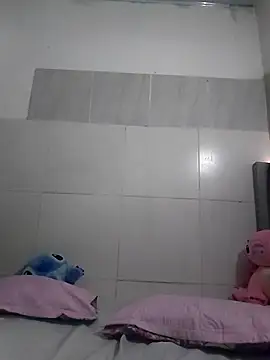 Hairy_ptt élő chatszobája