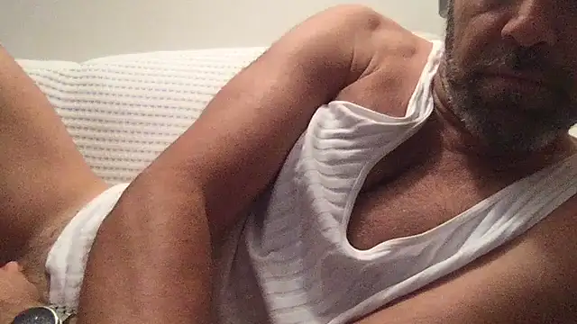 Seks show uživo modela DILF84 na kameri
