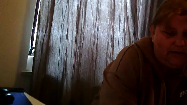 Sylviastar46's Live Chat Room