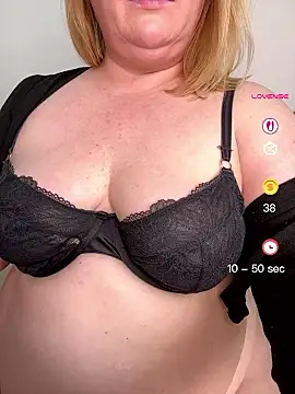 curvy_milfnextdoorのライブチャットルーム