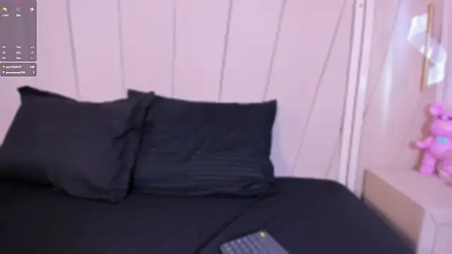 חדר צ'אט בשידור חי של lexiee__