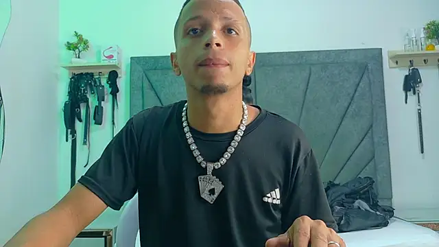 DamianandEva's Live Chat Room