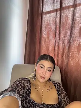 Elina_Hills Cameră chat live