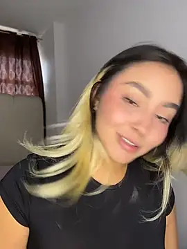 Elina_Hillsn Webbikameraesitys